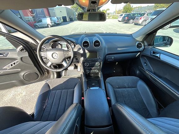 Mercedes-Benz ML280 11 of 14