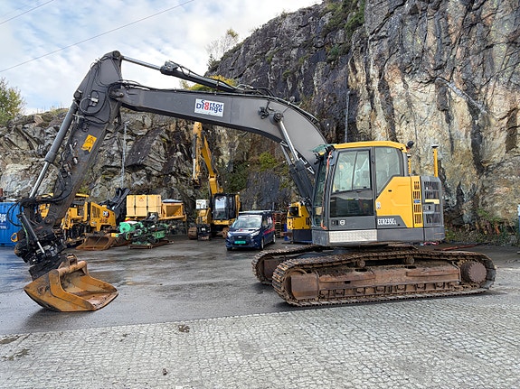 Volvo ECR235EL 4 of 24