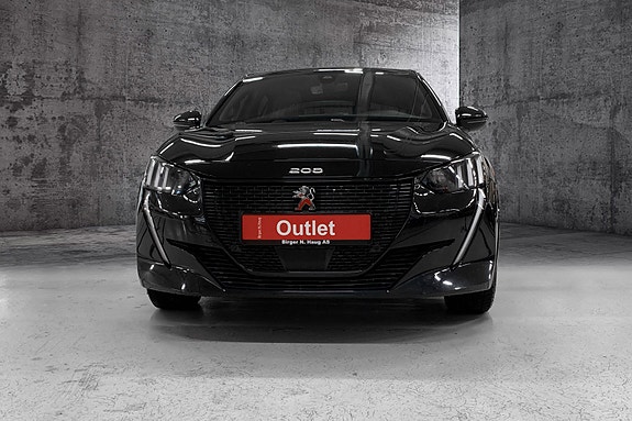 Peugeot e-208 2 of 14