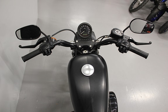 Harley-Davidson XL 883N Iron 9 of 12