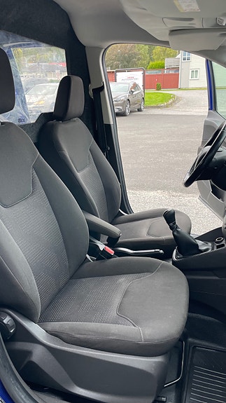 Ford Transit Courier 20 of 20