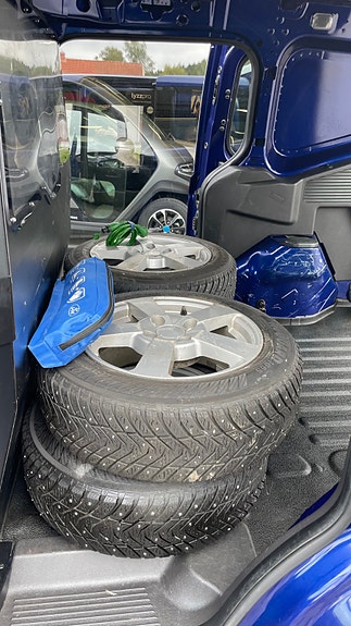 Ford Transit Courier 10 of 20