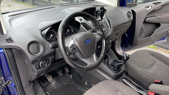 Ford Transit Courier 12 of 20