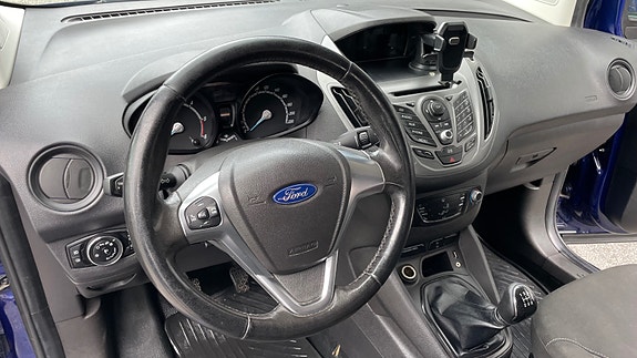 Ford Transit Courier 13 of 20
