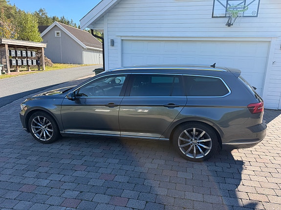 Volkswagen Passat 4 of 14