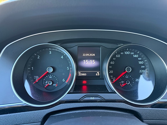 Volkswagen Passat 13 of 14
