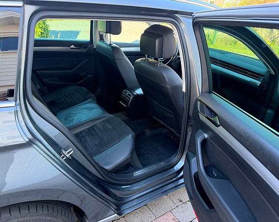 Volkswagen Passat 9 of 14