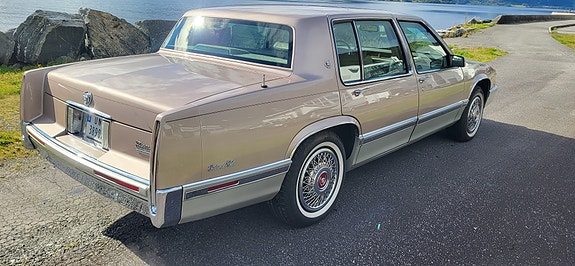 Cadillac Deville 5 of 30