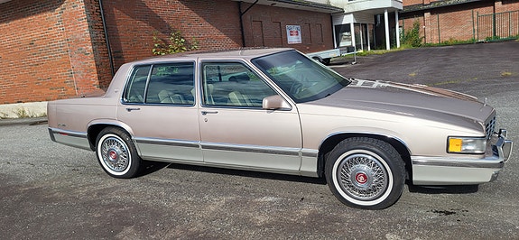 Cadillac Deville 3 of 30