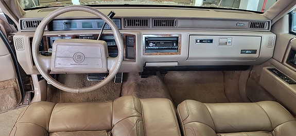 Cadillac Deville 29 of 30