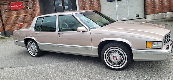 Cadillac Deville 6 of 30