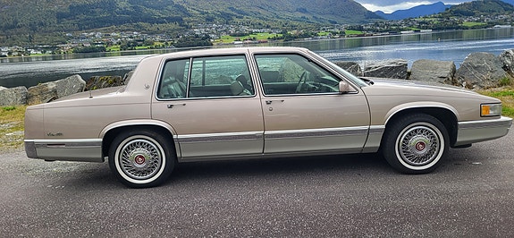 Cadillac Deville 8 of 30