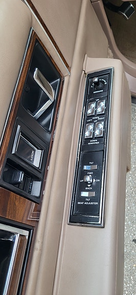 Cadillac Deville 23 of 30
