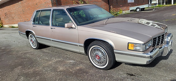 Cadillac Deville 2 of 30