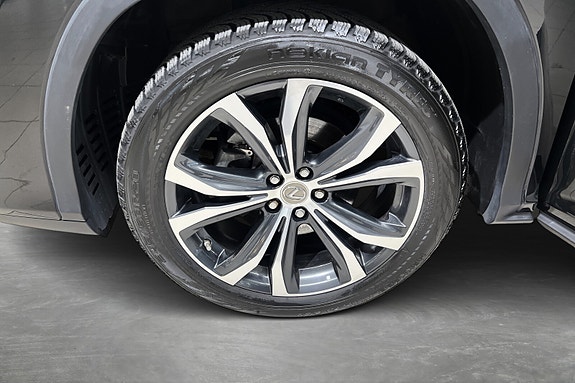 Lexus RX450h 18 of 19