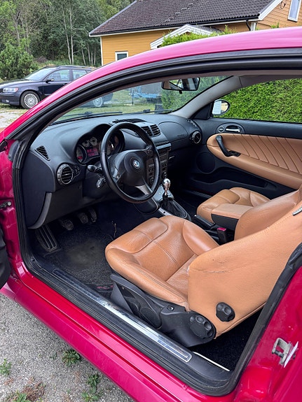 Alfa Romeo GT 9 of 14