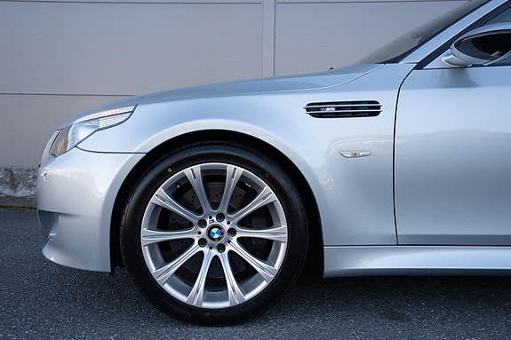 BMW M5 4 of 30