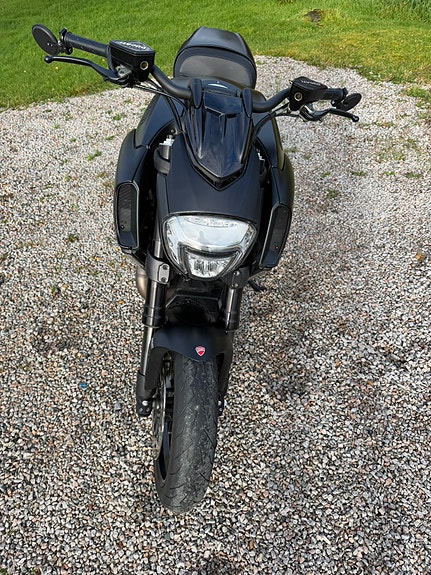 Ducati Diavel 3 of 9