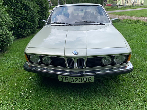 BMW 728i 2 of 18