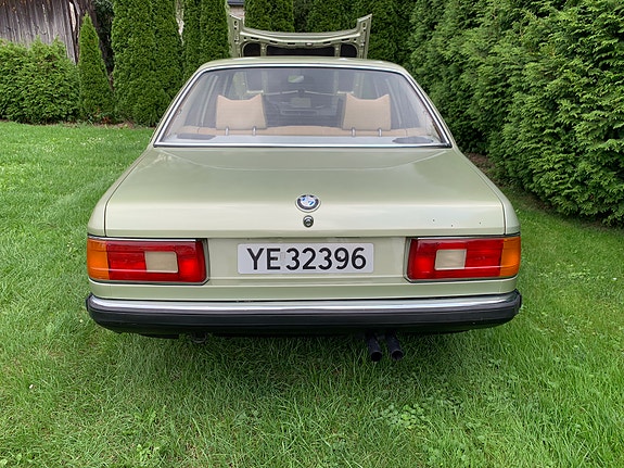 BMW 728i 4 of 18