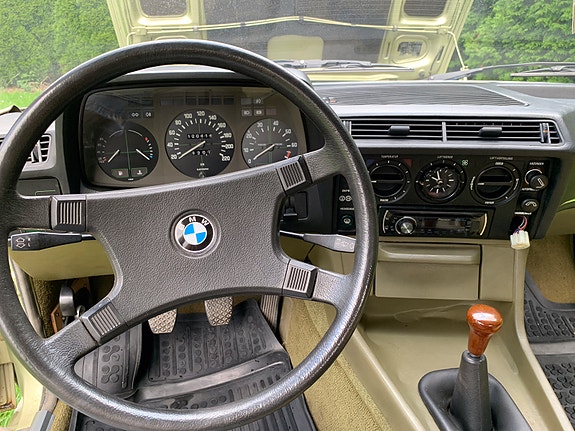 BMW 728i 9 of 18