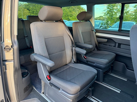Volkswagen Multivan 24 of 30