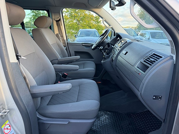 Volkswagen Multivan 21 of 30
