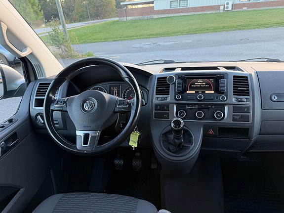 Volkswagen Multivan 16 of 30
