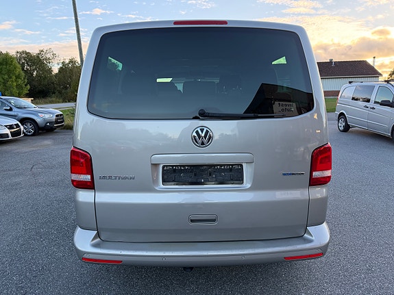 Volkswagen Multivan 8 of 30
