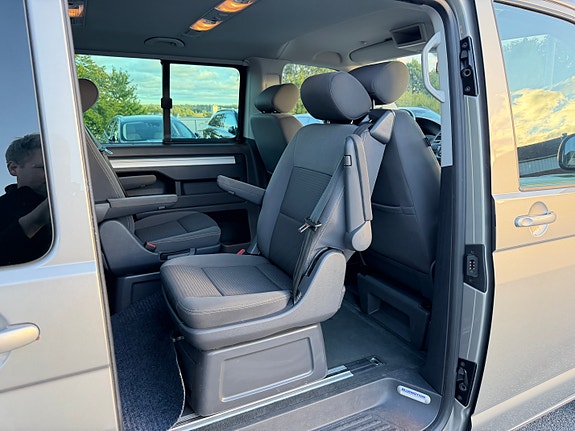 Volkswagen Multivan 25 of 30