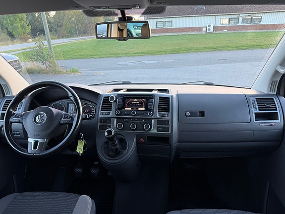 Volkswagen Multivan 15 of 30