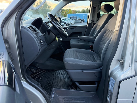 Volkswagen Multivan 17 of 30