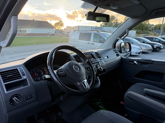 Volkswagen Multivan 13 of 30
