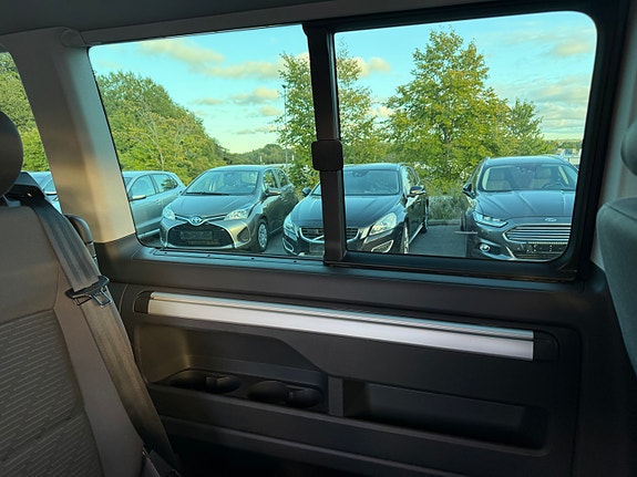 Volkswagen Multivan 28 of 30