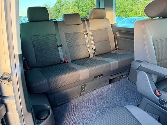 Volkswagen Multivan 27 of 30