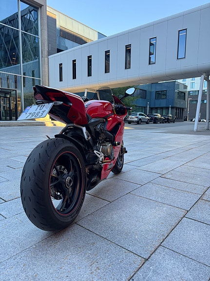 Ducati Ducati 1299 Panigale S – 2015 – 27 700 km – Akrapovič titan og mye ekstrautstyr 5 of 30