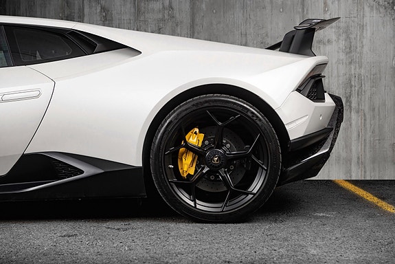 Lamborghini Huracan 14 of 30