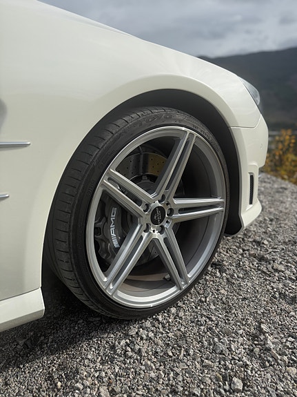 Mercedes-Benz SL63 11 of 29