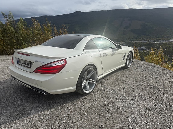 Mercedes-Benz SL63 8 of 29
