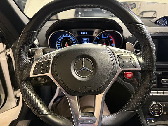 Mercedes-Benz SL63 27 of 29