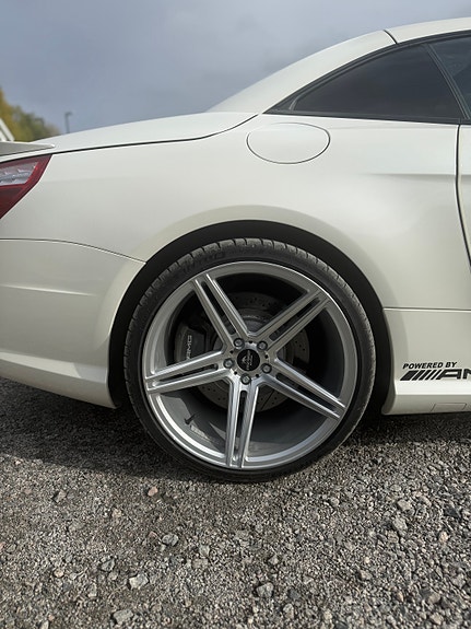 Mercedes-Benz SL63 12 of 29