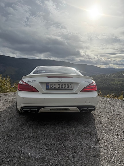 Mercedes-Benz SL63 9 of 29