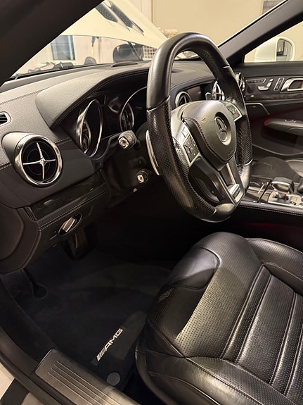 Mercedes-Benz SL63 29 of 29
