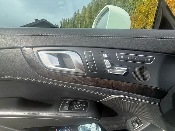 Mercedes-Benz SL63 14 of 29
