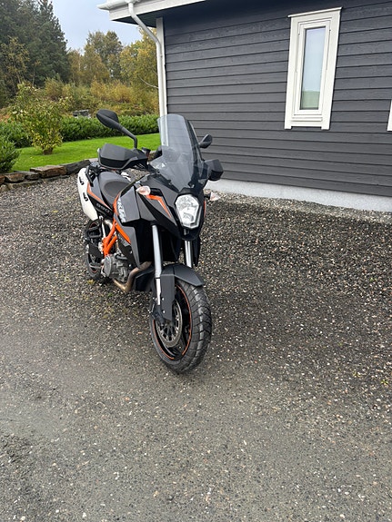 KTM 990 Supermoto SMT 3 of 4