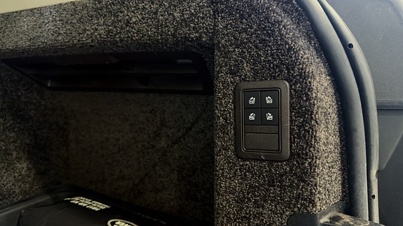 Land Rover Range Rover 19 of 30