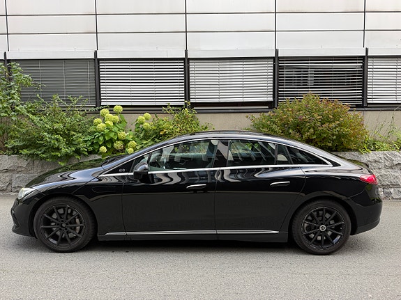 Mercedes-Benz EQE350 2 of 30