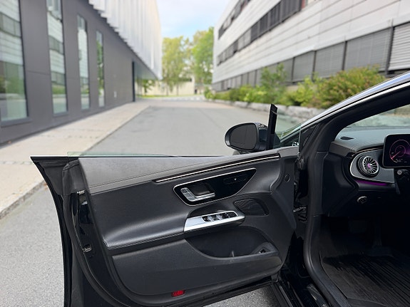 Mercedes-Benz EQE350 21 of 30