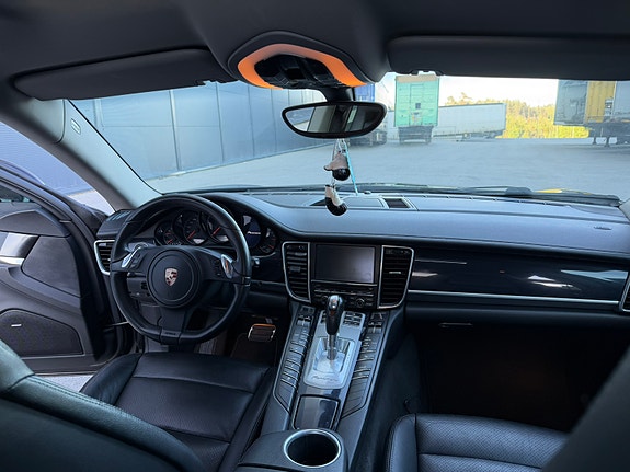 Porsche Panamera 21 of 30