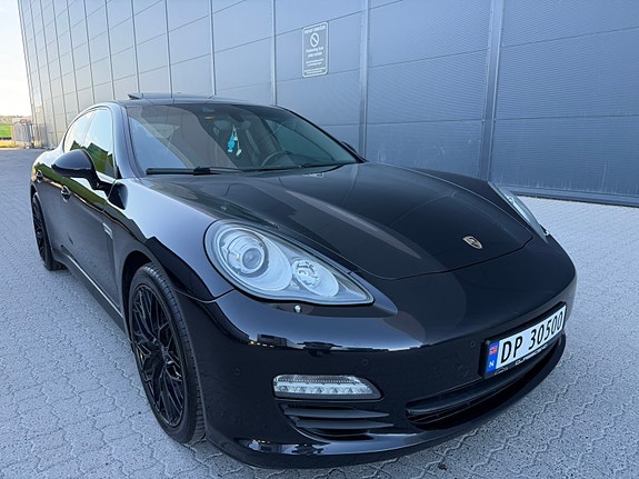 Porsche Panamera 4 of 30